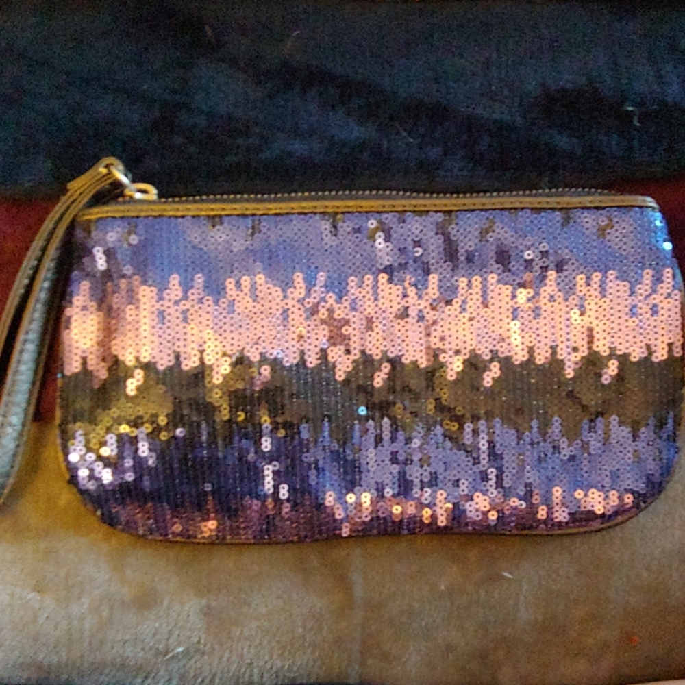 💙 Aeropostale sequin wristlet